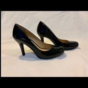 LIKE NEW — Mootsies Tootsies • Patent Pumps